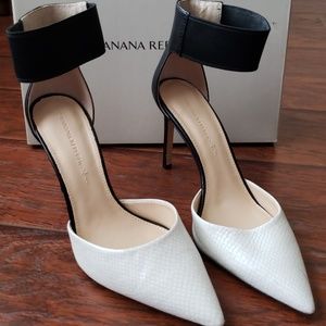 Banana Republic malory pumps size 8.5